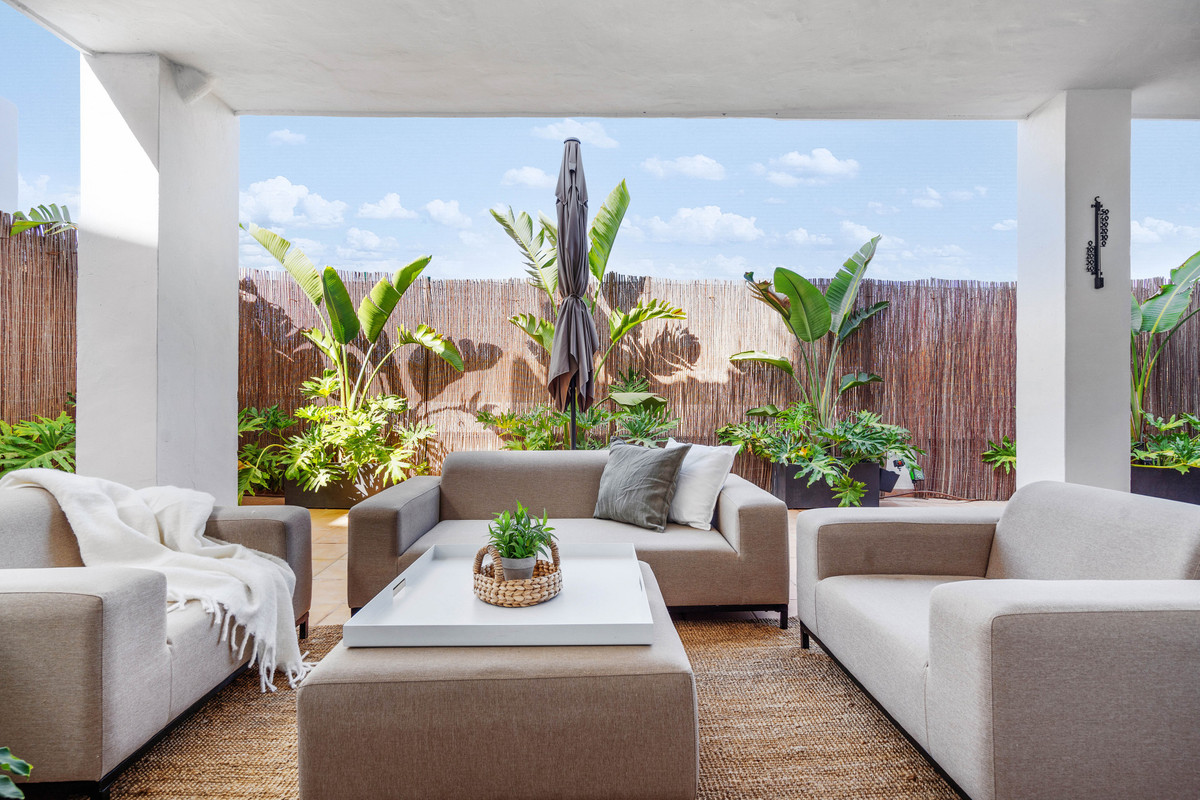 4 Bed Apartment for sale in Nueva Andalucía Costa Del Sol, Málaga, Spain