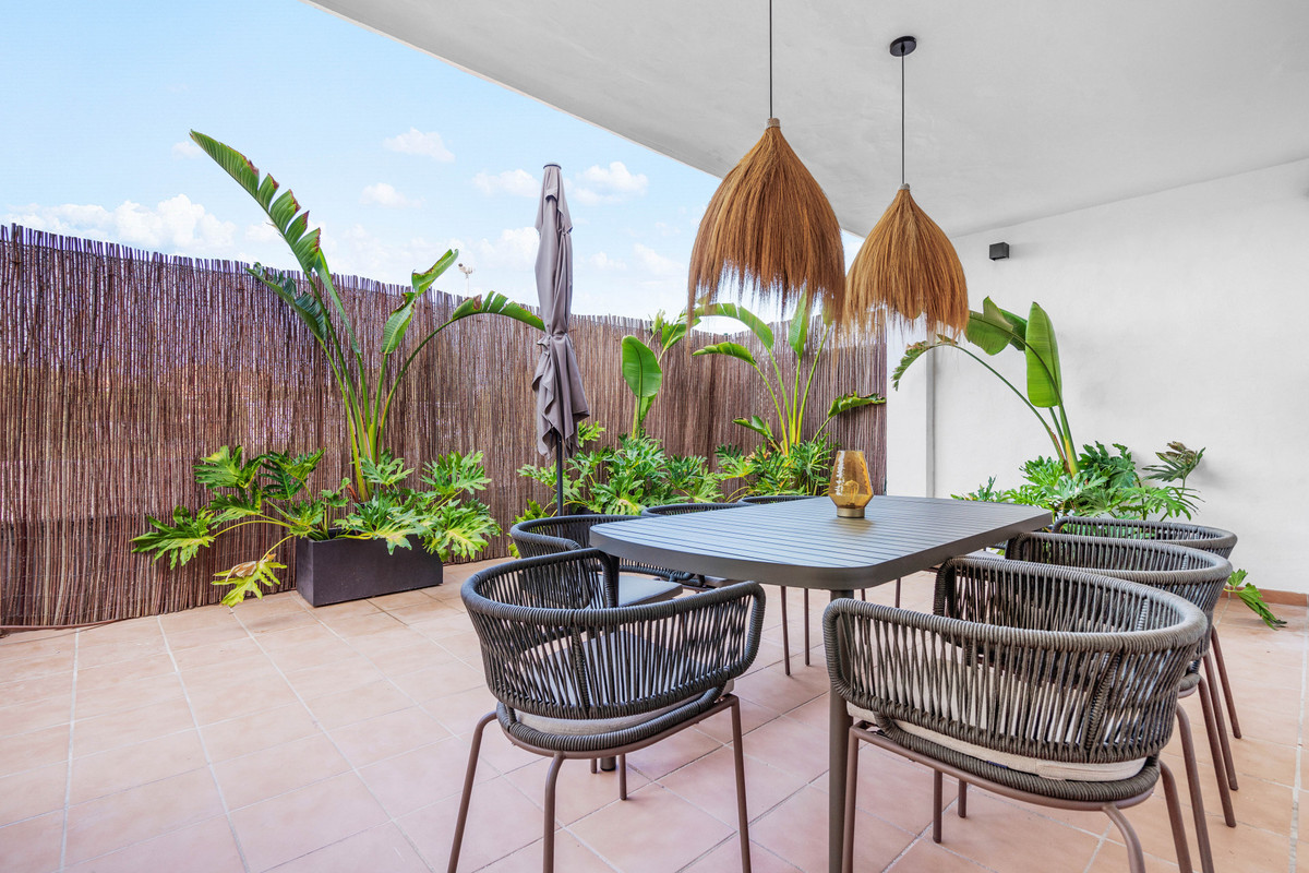 4 Bed Apartment for sale in Nueva Andalucía Costa Del Sol, Málaga, Spain
