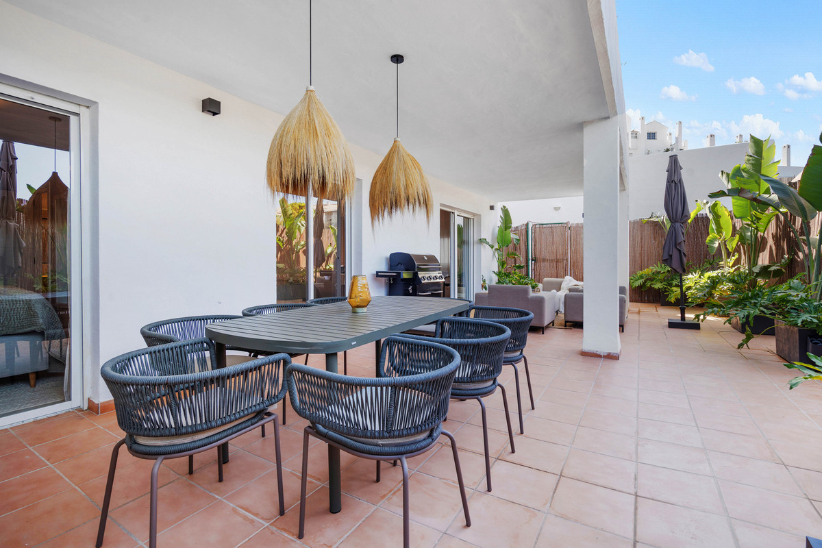4 Bed Apartment for sale in Nueva Andalucía Costa Del Sol, Málaga, Spain