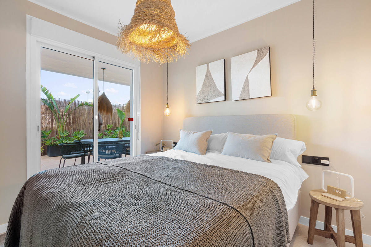 4 Bed Apartment for sale in Nueva Andalucía Costa Del Sol, Málaga, Spain