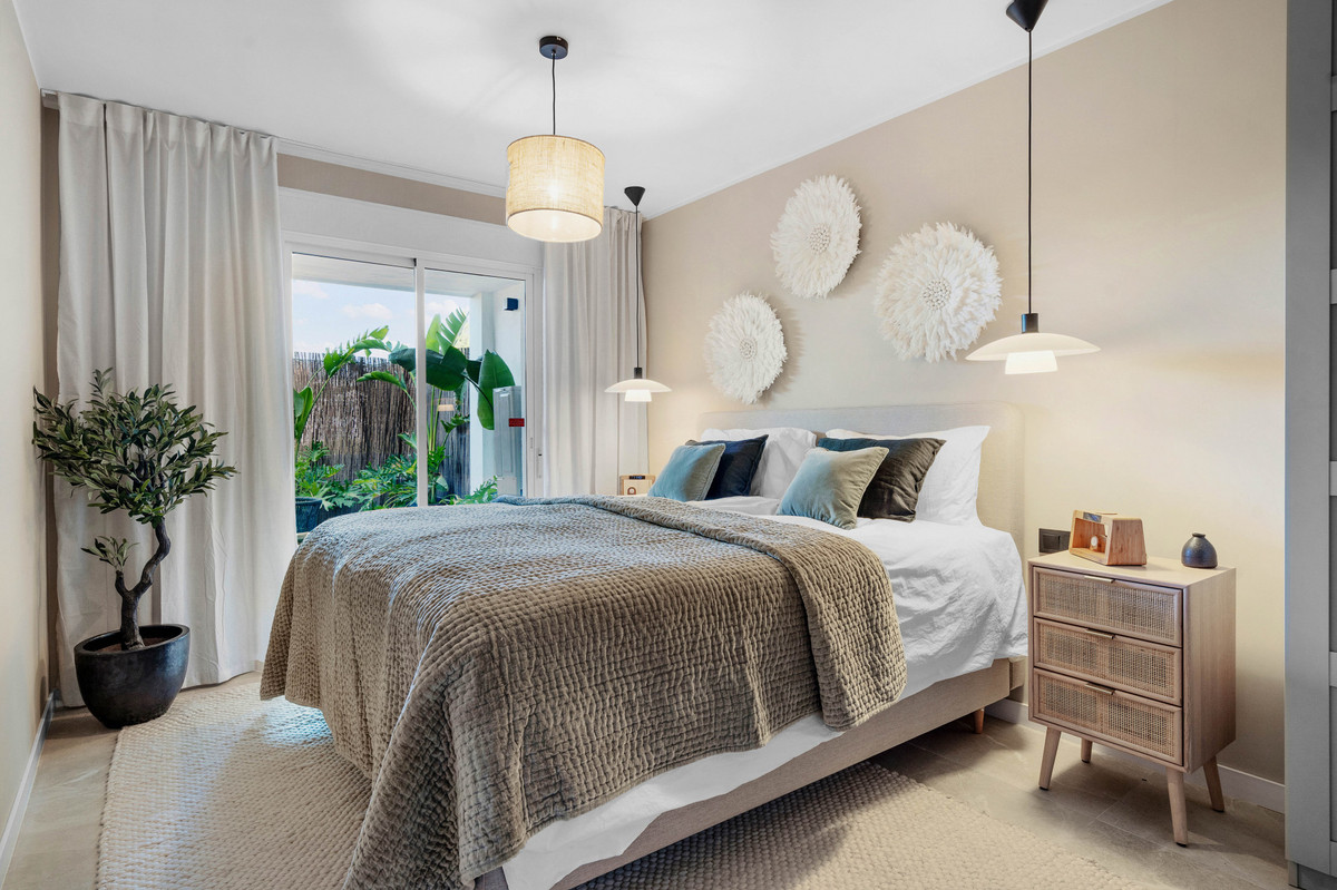 4 Bed Apartment for sale in Nueva Andalucía Costa Del Sol, Málaga, Spain