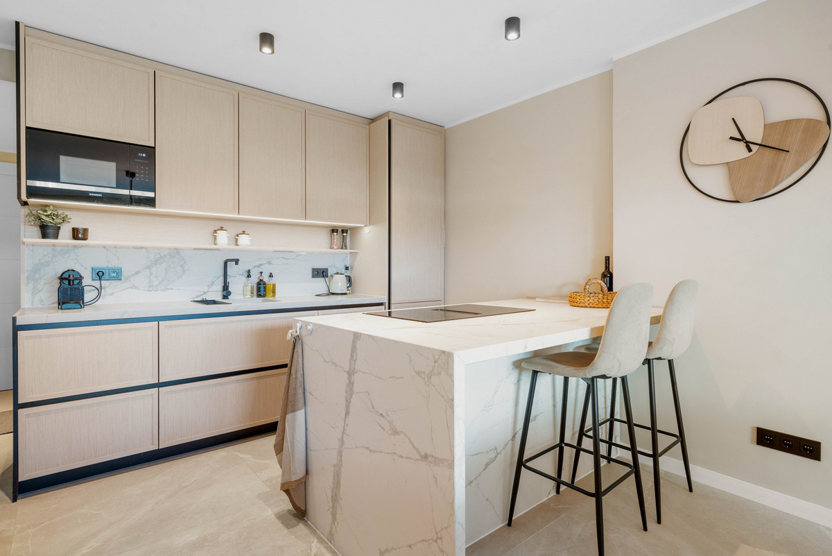 4 Bed Apartment for sale in Nueva Andalucía Costa Del Sol, Málaga, Spain