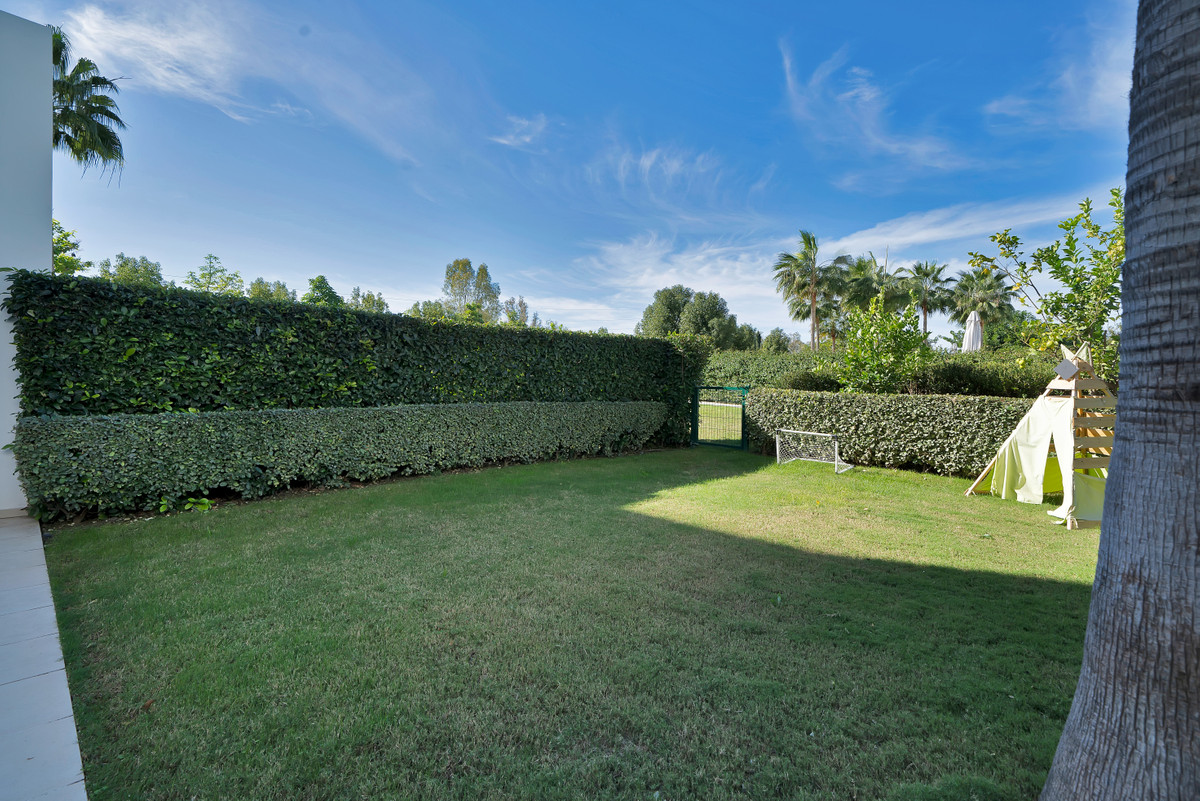 3 Bed Apartment for sale in Estepona Costa Del Sol, Málaga, Spain