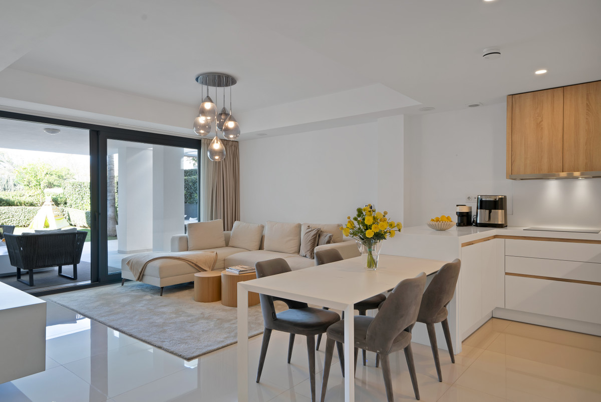 3 Bed Apartment for sale in Estepona Costa Del Sol, Málaga, Spain