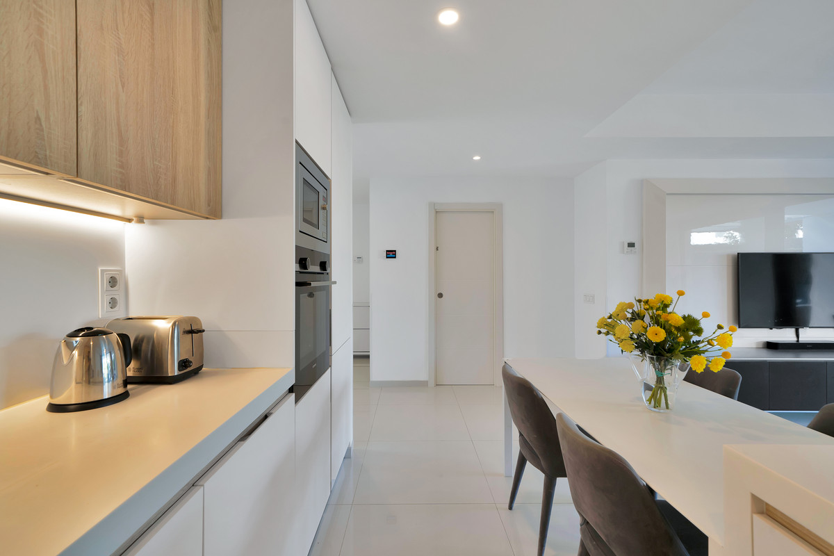 3 Bed Apartment for sale in Estepona Costa Del Sol, Málaga, Spain