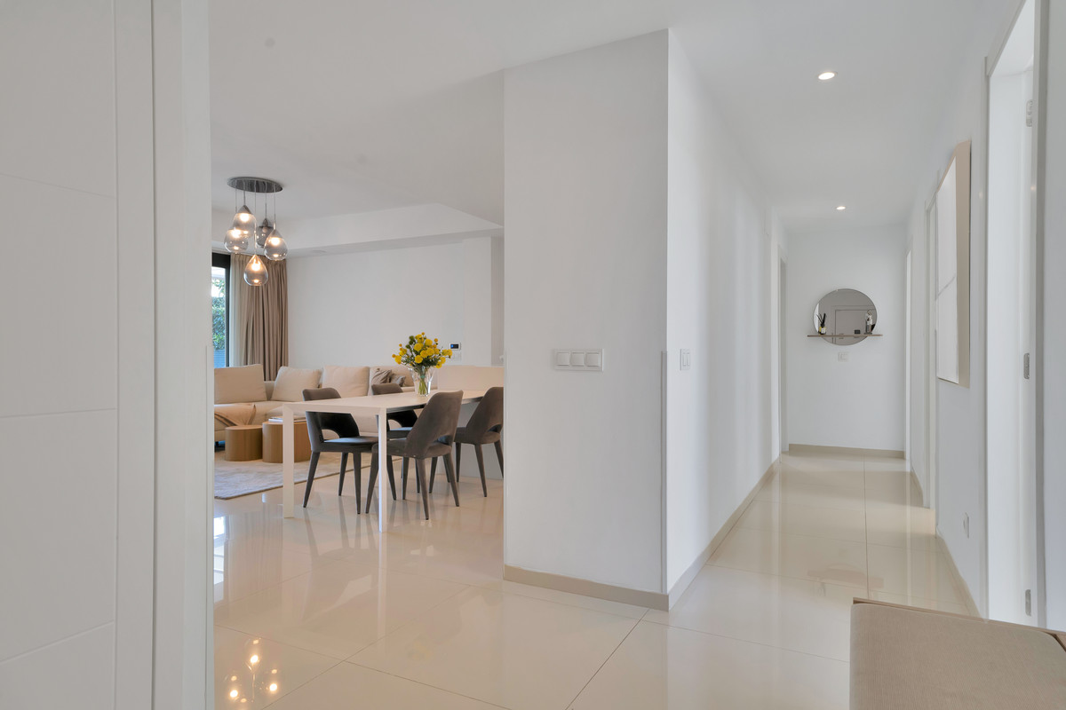 3 Bed Apartment for sale in Estepona Costa Del Sol, Málaga, Spain