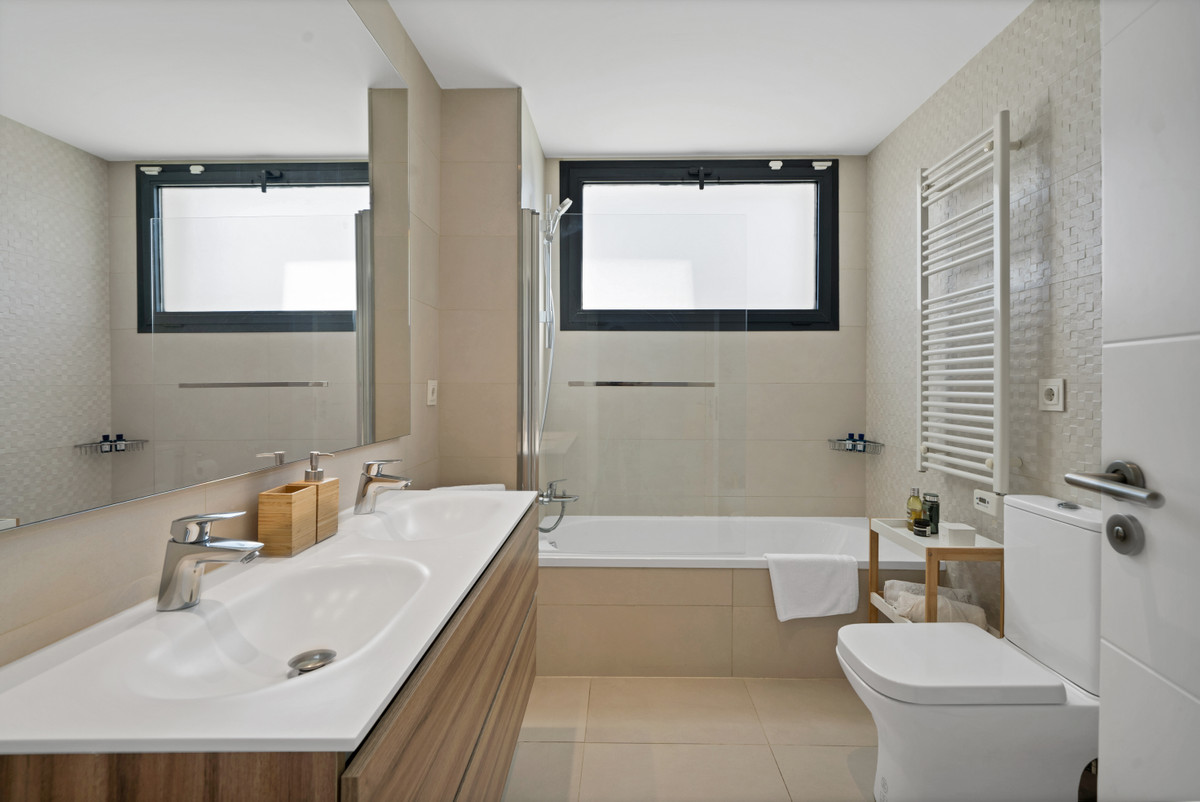 3 Bed Apartment for sale in Estepona Costa Del Sol, Málaga, Spain