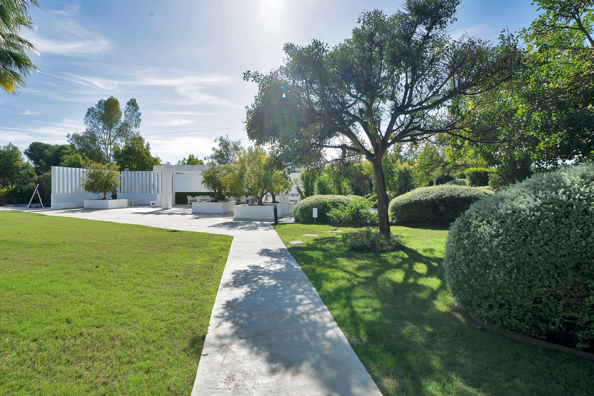 3 Bed Apartment for sale in Estepona Costa Del Sol, Málaga, Spain