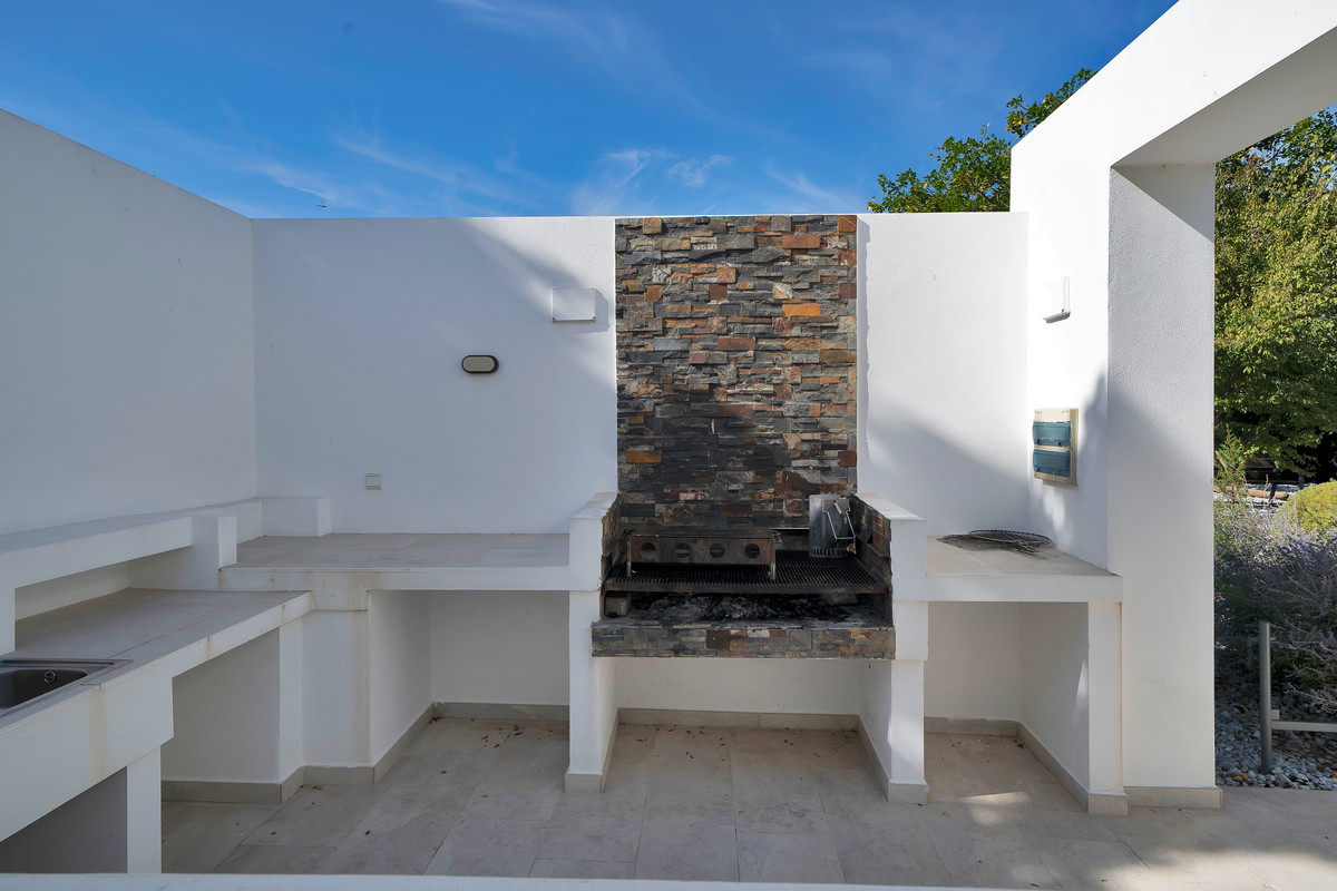 3 Bed Apartment for sale in Estepona Costa Del Sol, Málaga, Spain