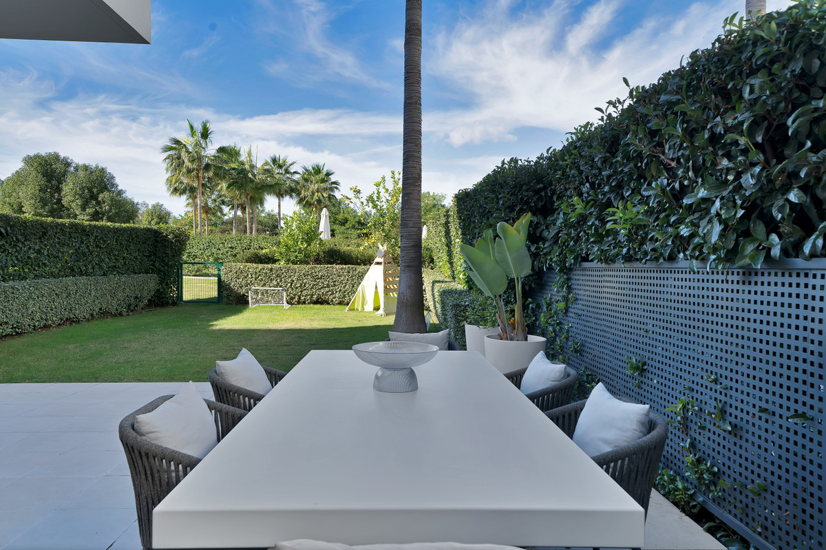 3 Bed Apartment for sale in Estepona Costa Del Sol, Málaga, Spain