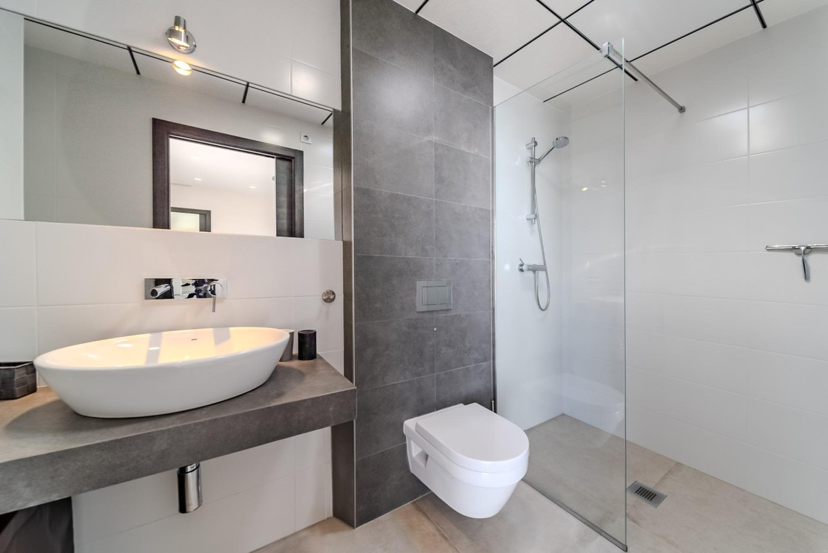 5 Bed Townhouse for sale in La Marina Costa Blanca, Alicante, Spain