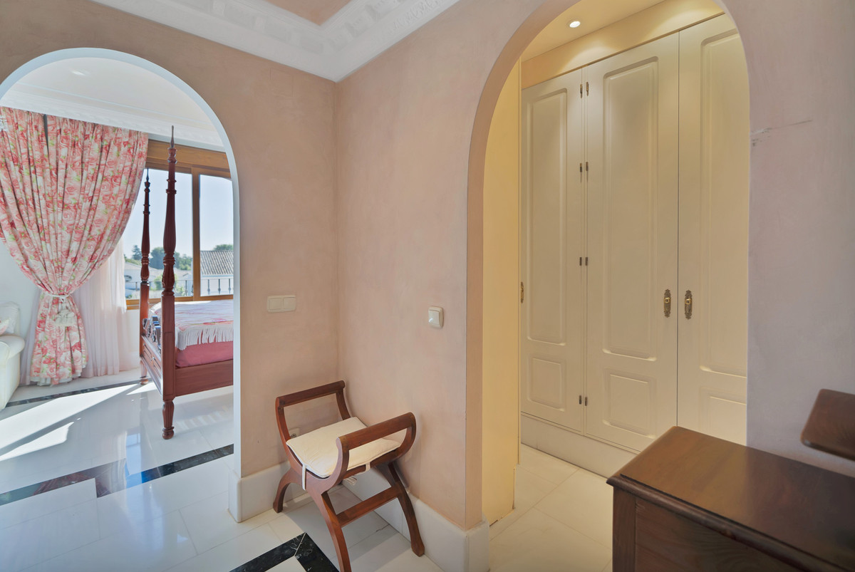 5 Bed Apartment for sale in Guadalmina Baja Costa Del Sol, Málaga, Spain