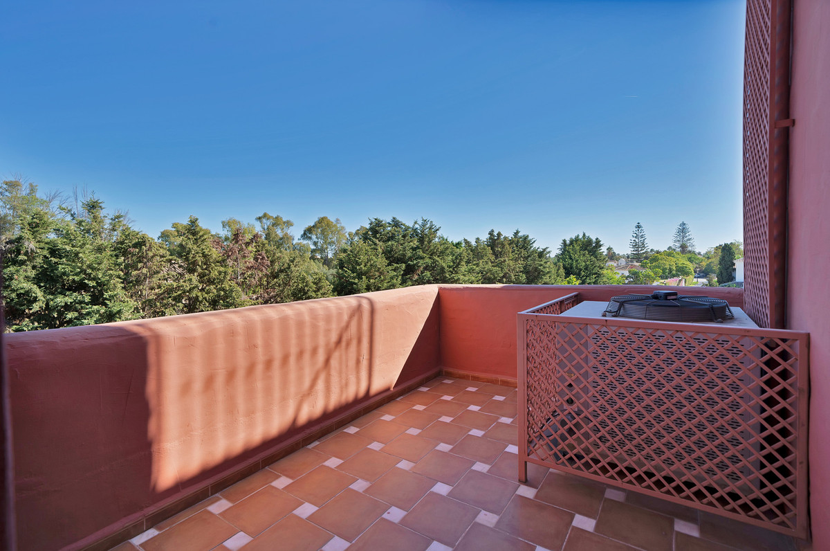 5 Bed Apartment for sale in Guadalmina Baja Costa Del Sol, Málaga, Spain