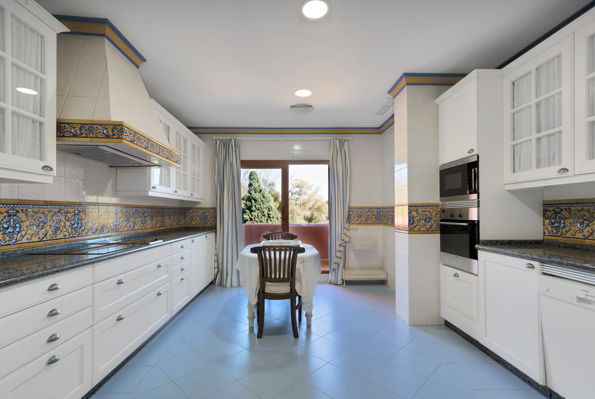 5 Bed Apartment for sale in Guadalmina Baja Costa Del Sol, Málaga, Spain