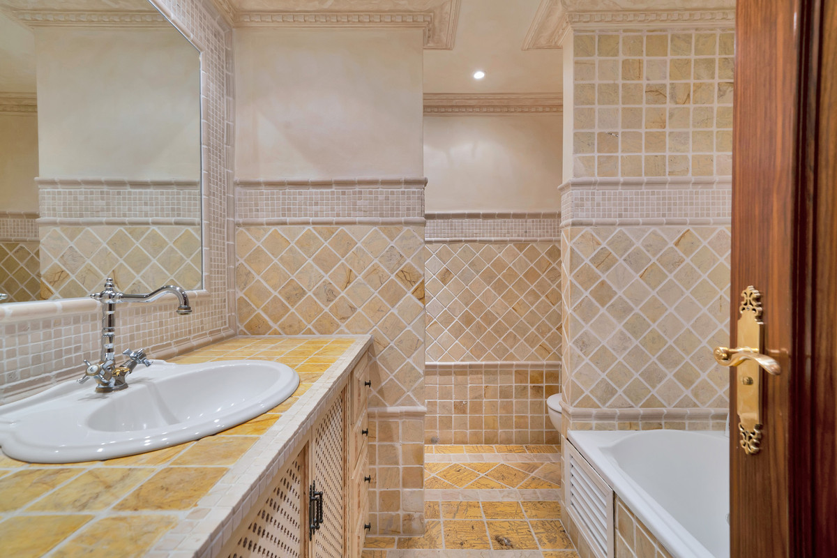 5 Bed Apartment for sale in Guadalmina Baja Costa Del Sol, Málaga, Spain