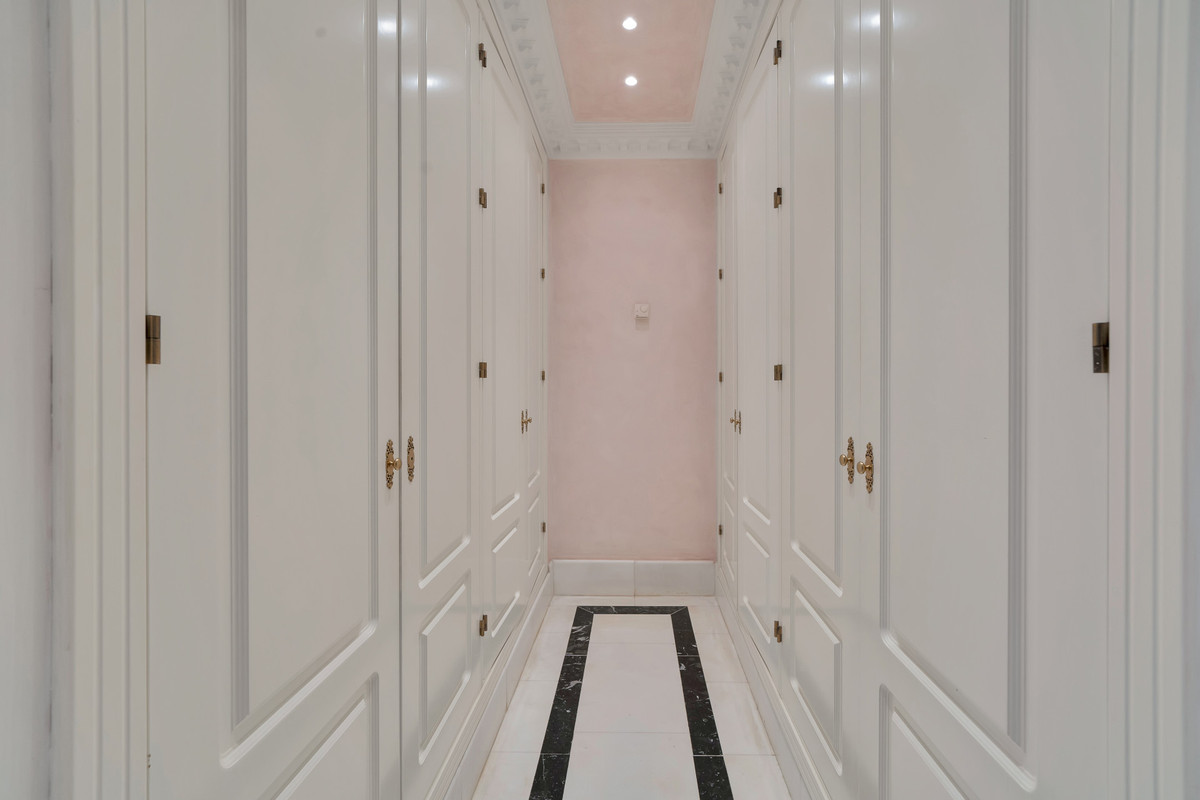 5 Bed Apartment for sale in Guadalmina Baja Costa Del Sol, Málaga, Spain