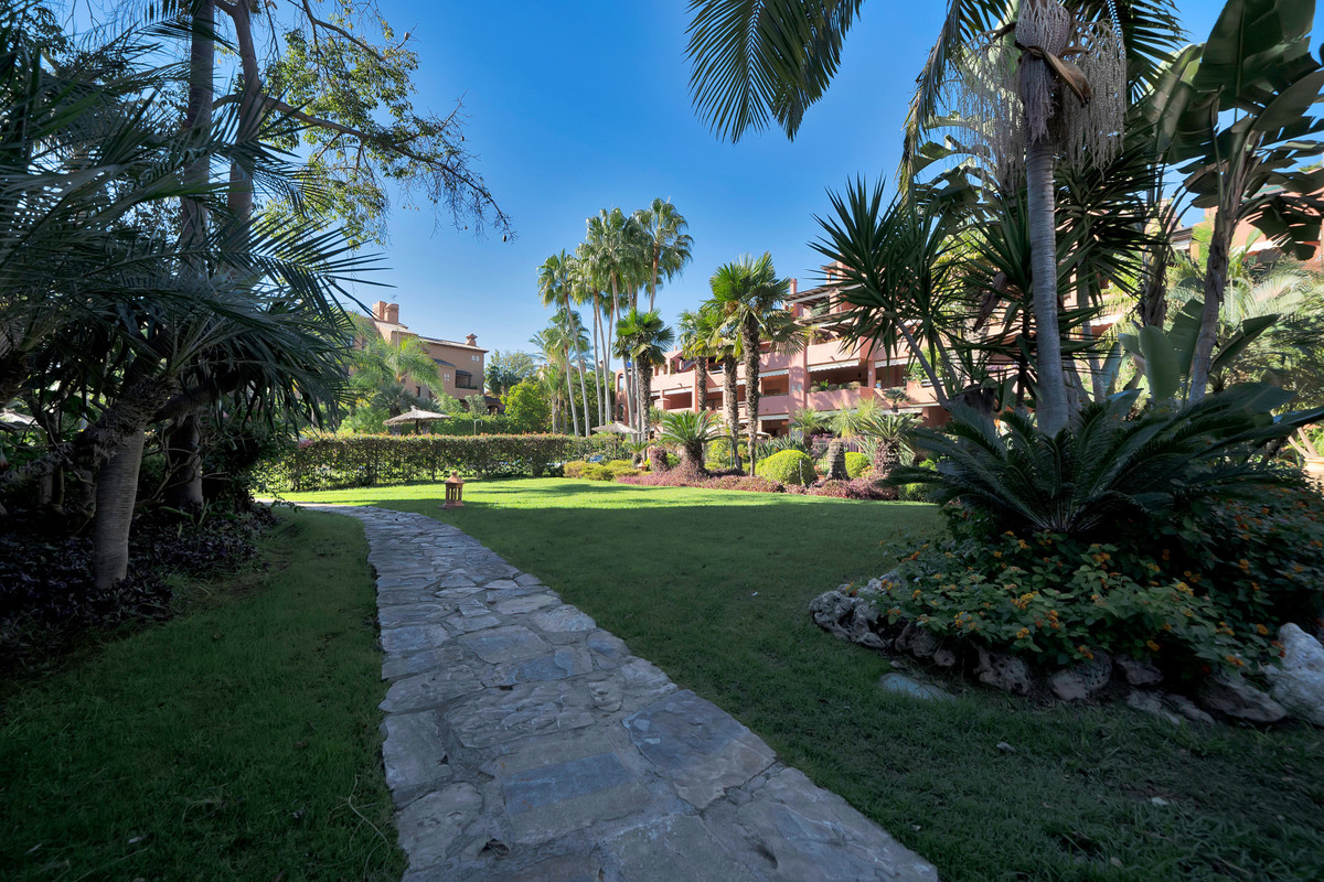 5 Bed Apartment for sale in Guadalmina Baja Costa Del Sol, Málaga, Spain