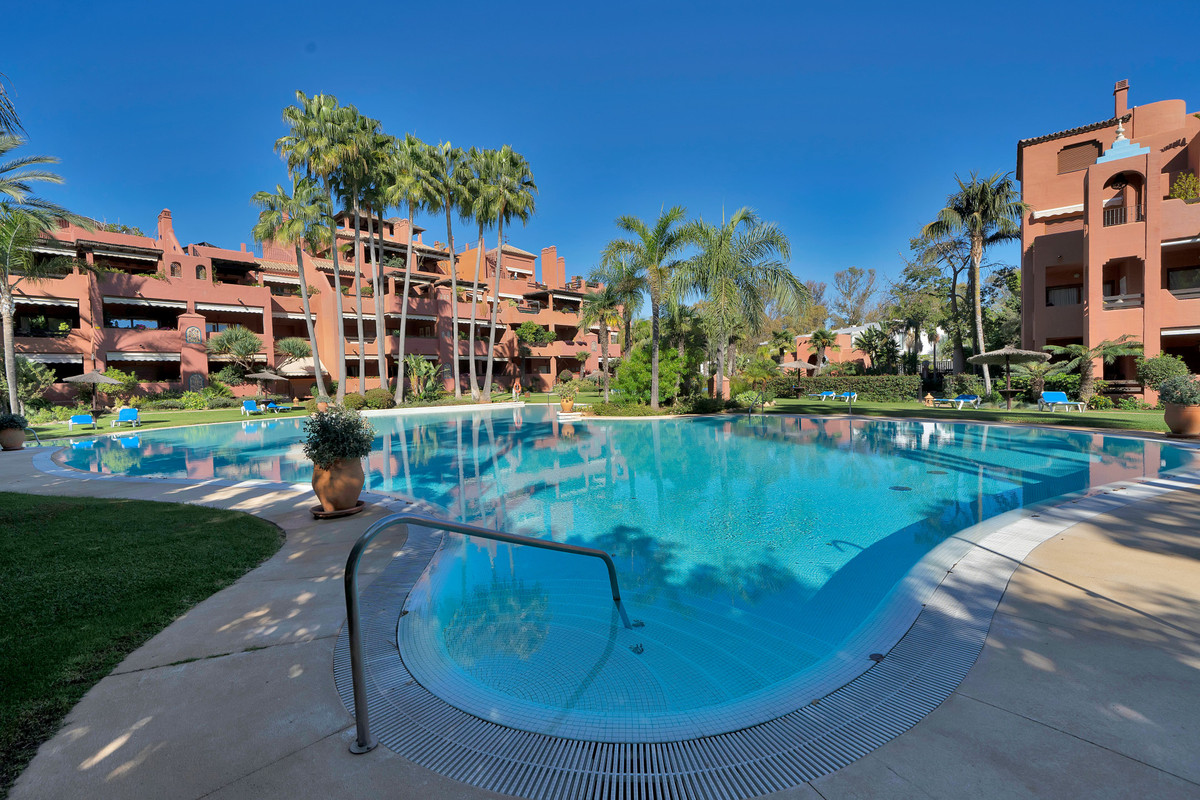 5 Bed Apartment for sale in Guadalmina Baja Costa Del Sol, Málaga, Spain