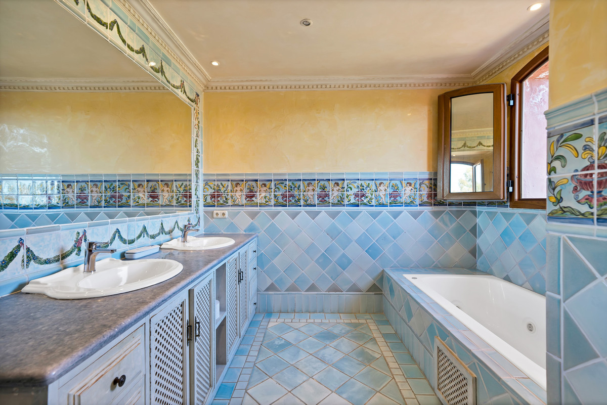 5 Bed Apartment for sale in Guadalmina Baja Costa Del Sol, Málaga, Spain