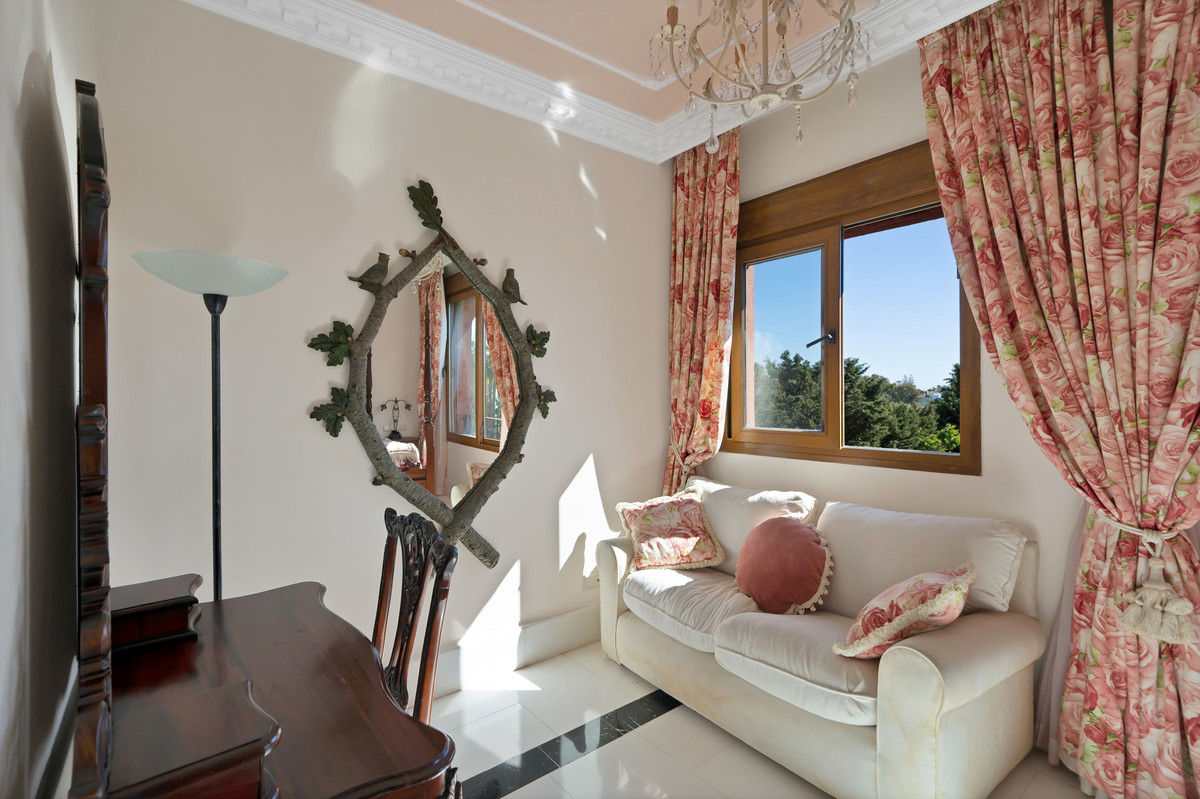 5 Bed Apartment for sale in Guadalmina Baja Costa Del Sol, Málaga, Spain