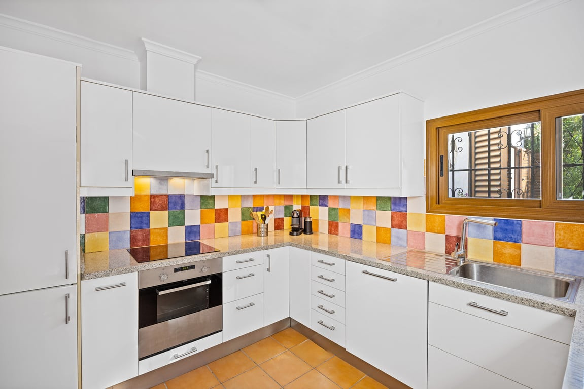Se vende Villa - Chalet de 4 dormitorios en Costa Blanca, Alicante, España