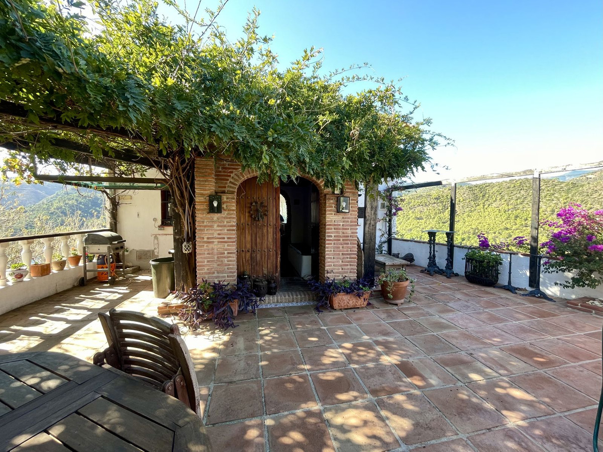 3 Bed Townhouse for sale in Istán Costa Del Sol, Málaga, Spain