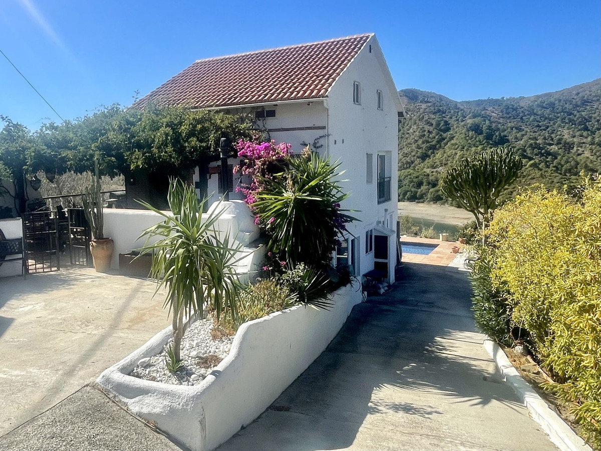 3 Bed Townhouse for sale in Istán Costa Del Sol, Málaga, Spain