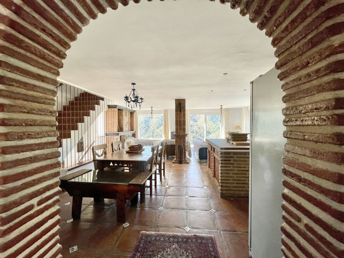 3 Bed Townhouse for sale in Istán Costa Del Sol, Málaga, Spain