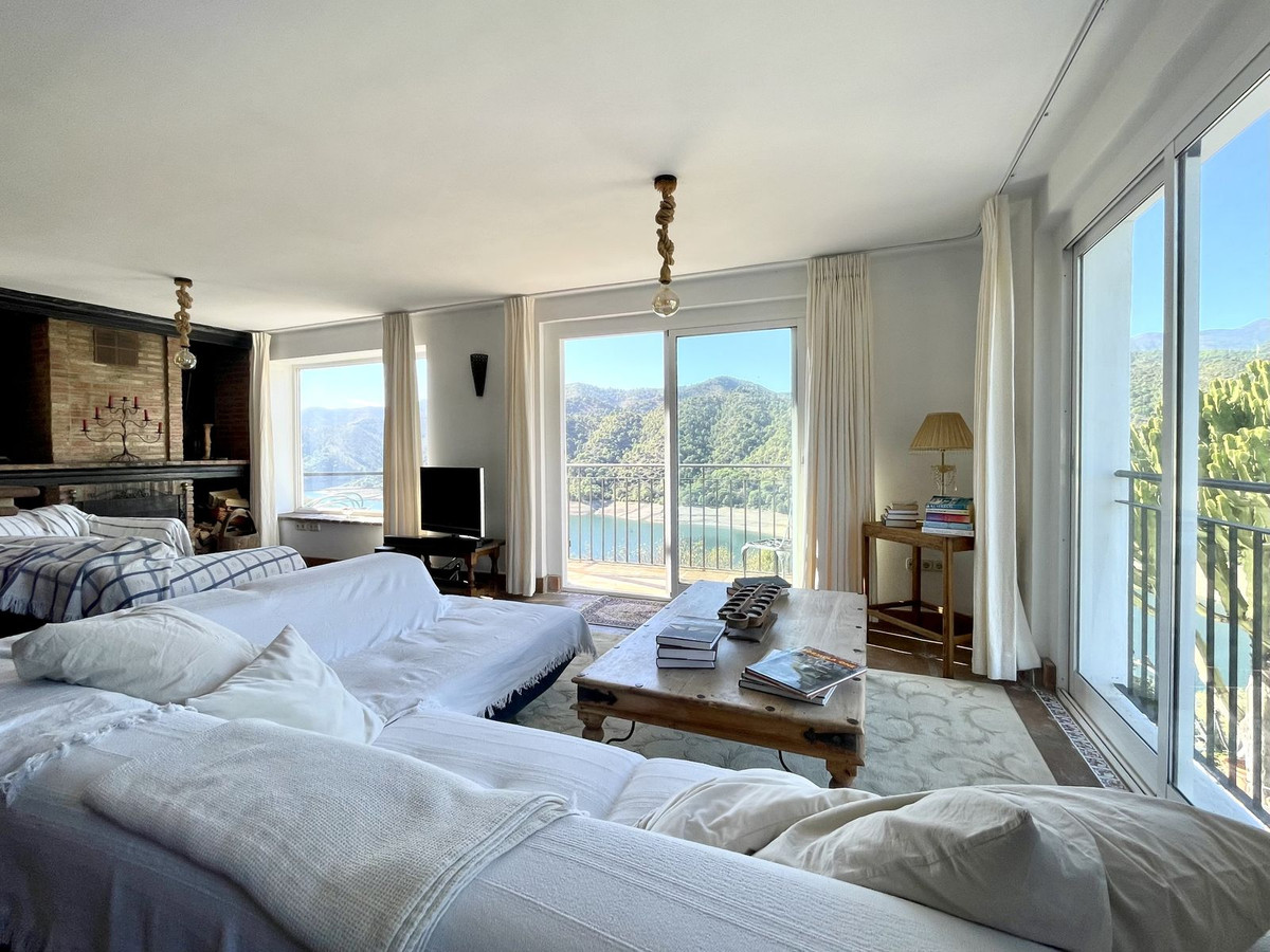 3 Bed Townhouse for sale in Istán Costa Del Sol, Málaga, Spain