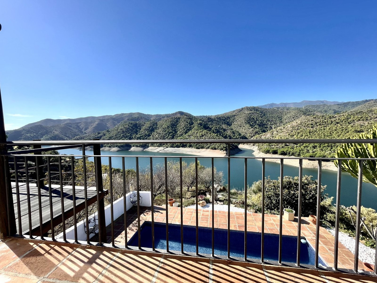 3 Bed Townhouse for sale in Istán Costa Del Sol, Málaga, Spain