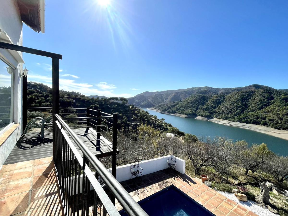 3 Bed Townhouse for sale in Istán Costa Del Sol, Málaga, Spain