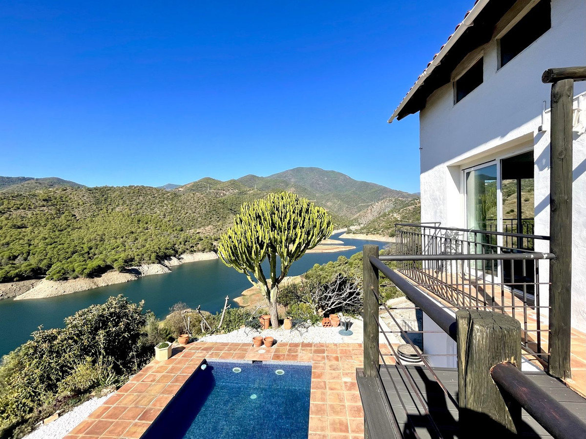 3 Bed Townhouse for sale in Istán Costa Del Sol, Málaga, Spain