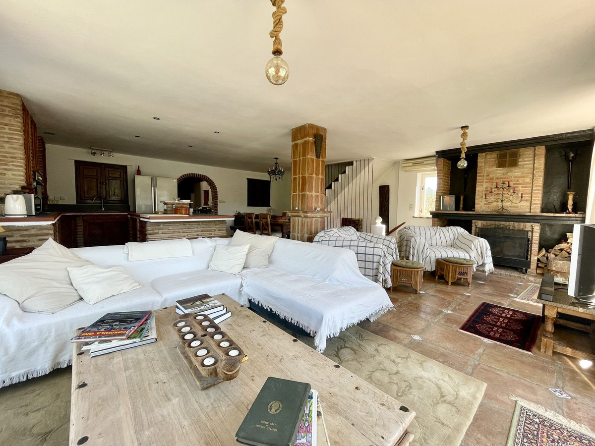 3 Bed Townhouse for sale in Istán Costa Del Sol, Málaga, Spain
