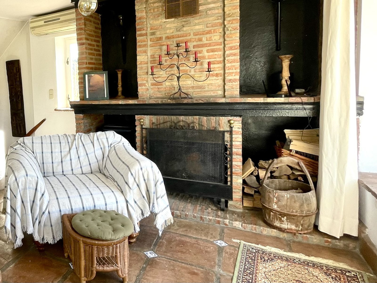 3 Bed Townhouse for sale in Istán Costa Del Sol, Málaga, Spain