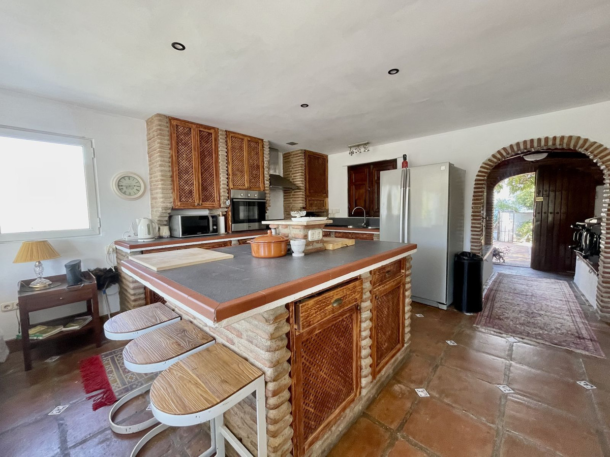 3 Bed Townhouse for sale in Istán Costa Del Sol, Málaga, Spain