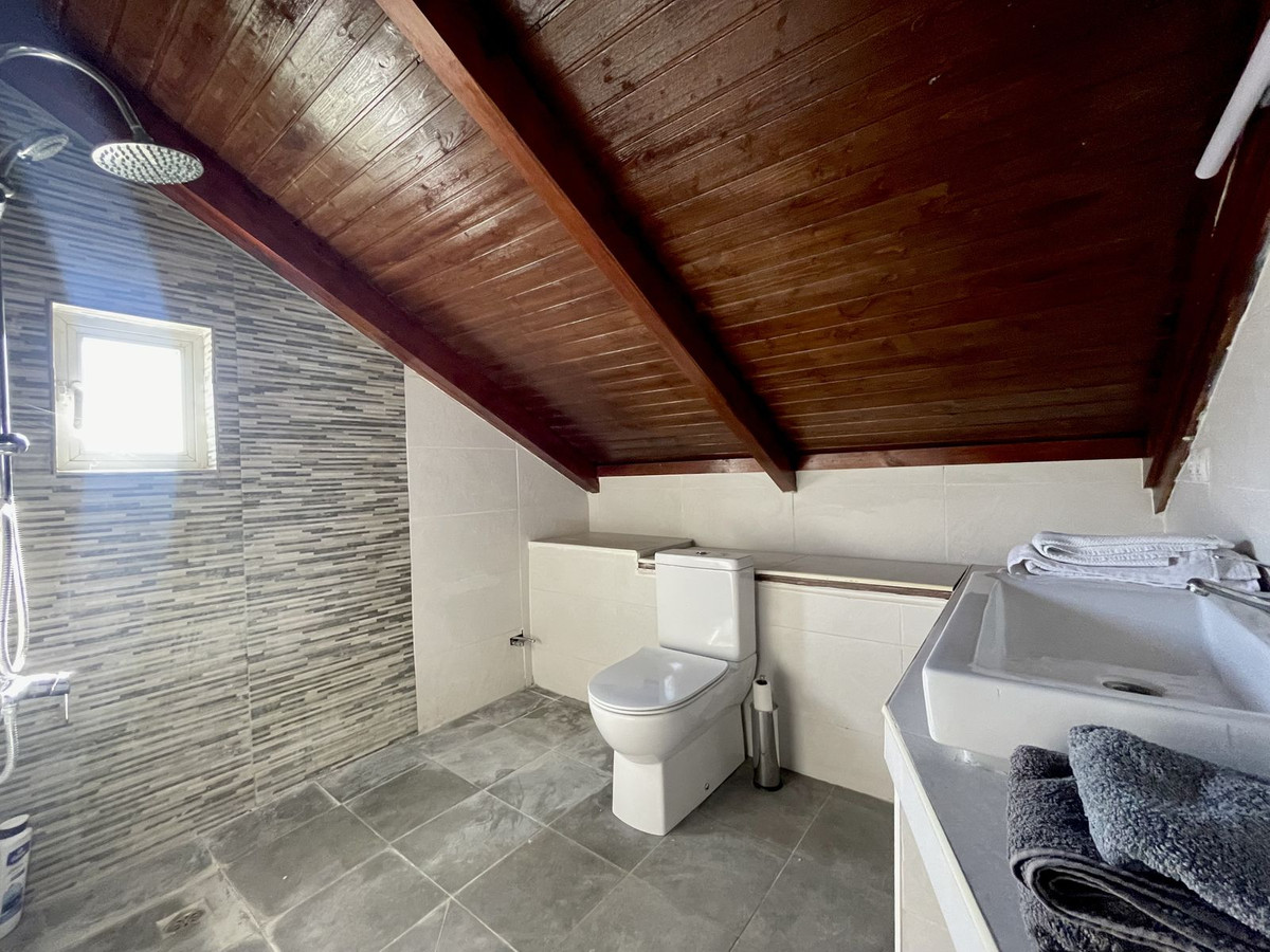 3 Bed Townhouse for sale in Istán Costa Del Sol, Málaga, Spain