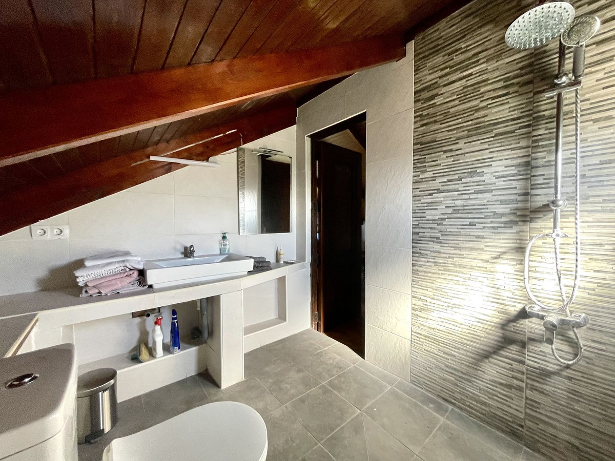 3 Bed Townhouse for sale in Istán Costa Del Sol, Málaga, Spain