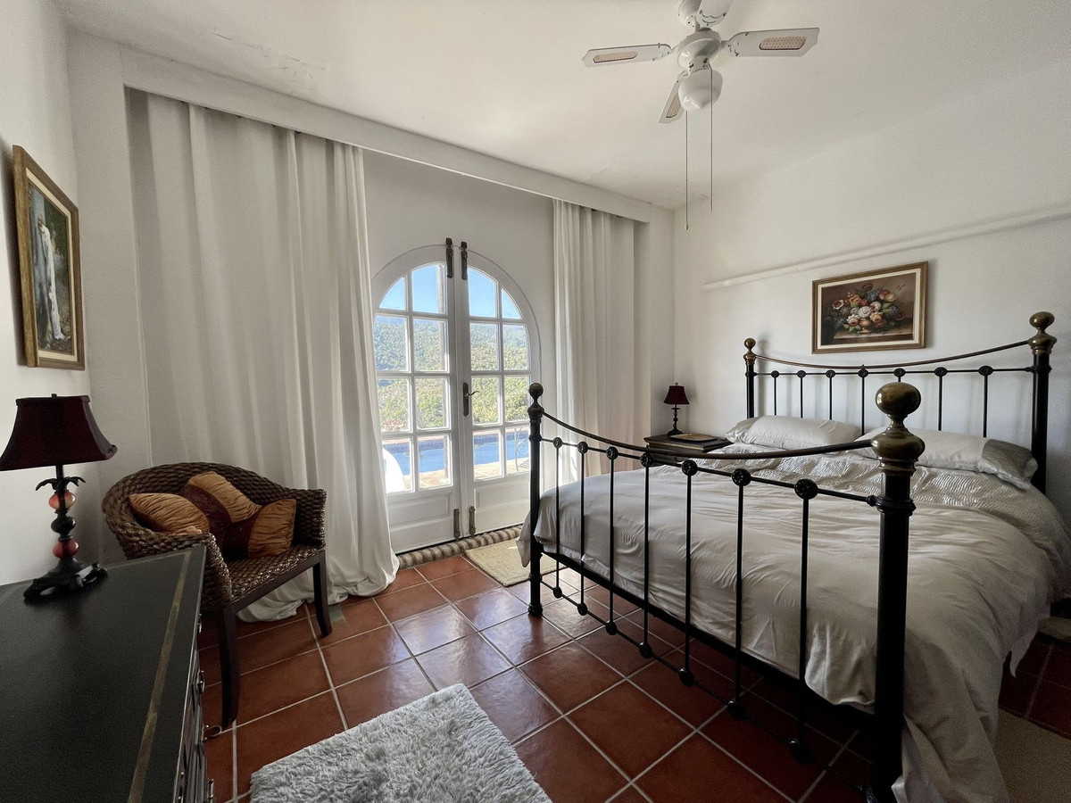 3 Bed Townhouse for sale in Istán Costa Del Sol, Málaga, Spain