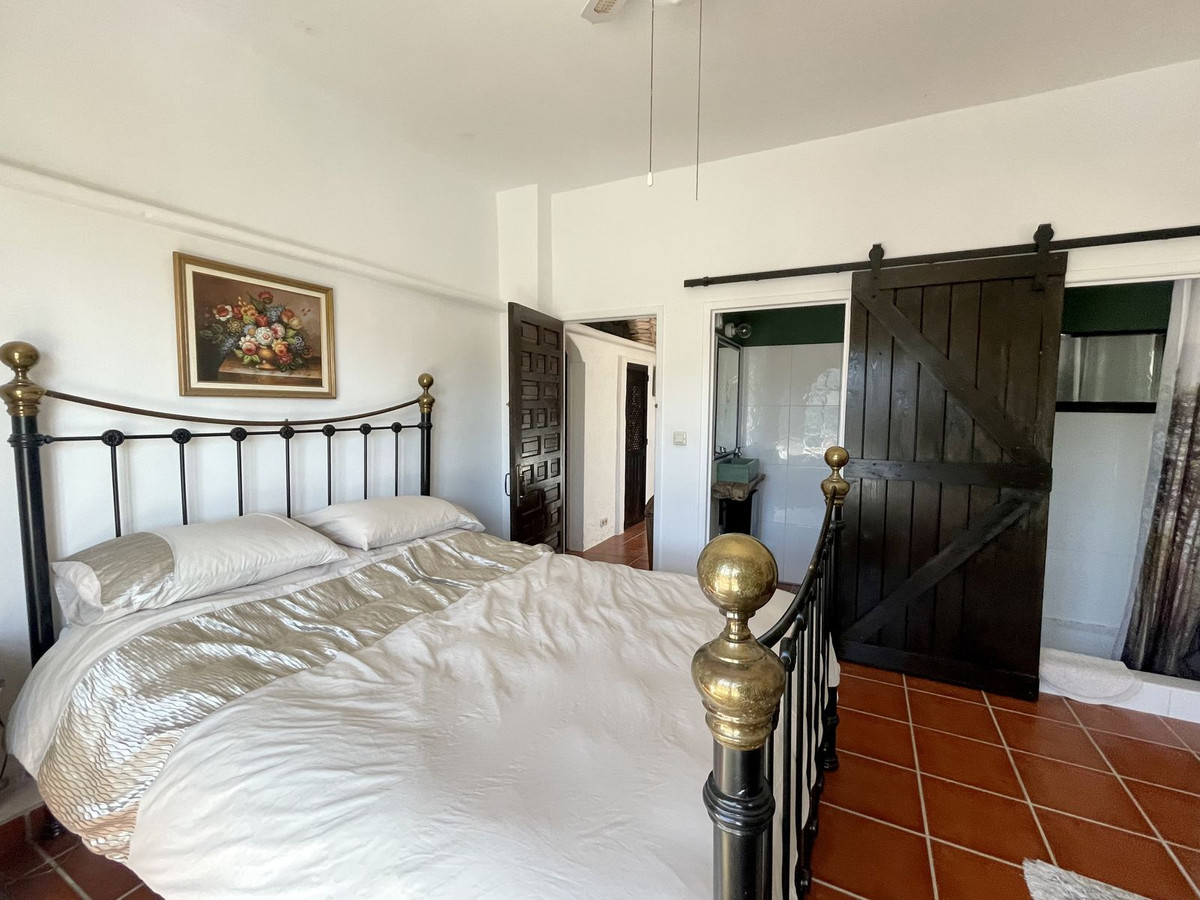 3 Bed Townhouse for sale in Istán Costa Del Sol, Málaga, Spain