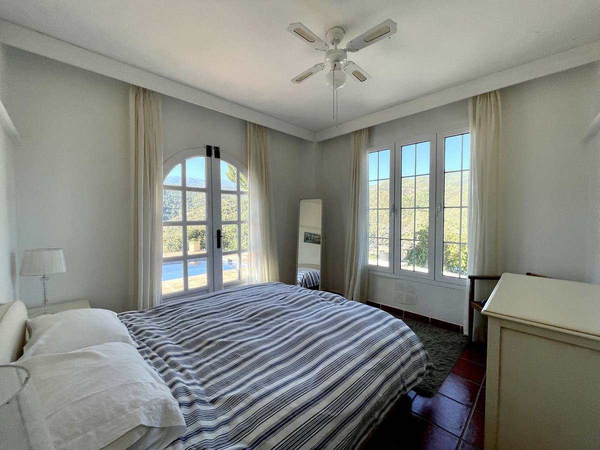 3 Bed Townhouse for sale in Istán Costa Del Sol, Málaga, Spain