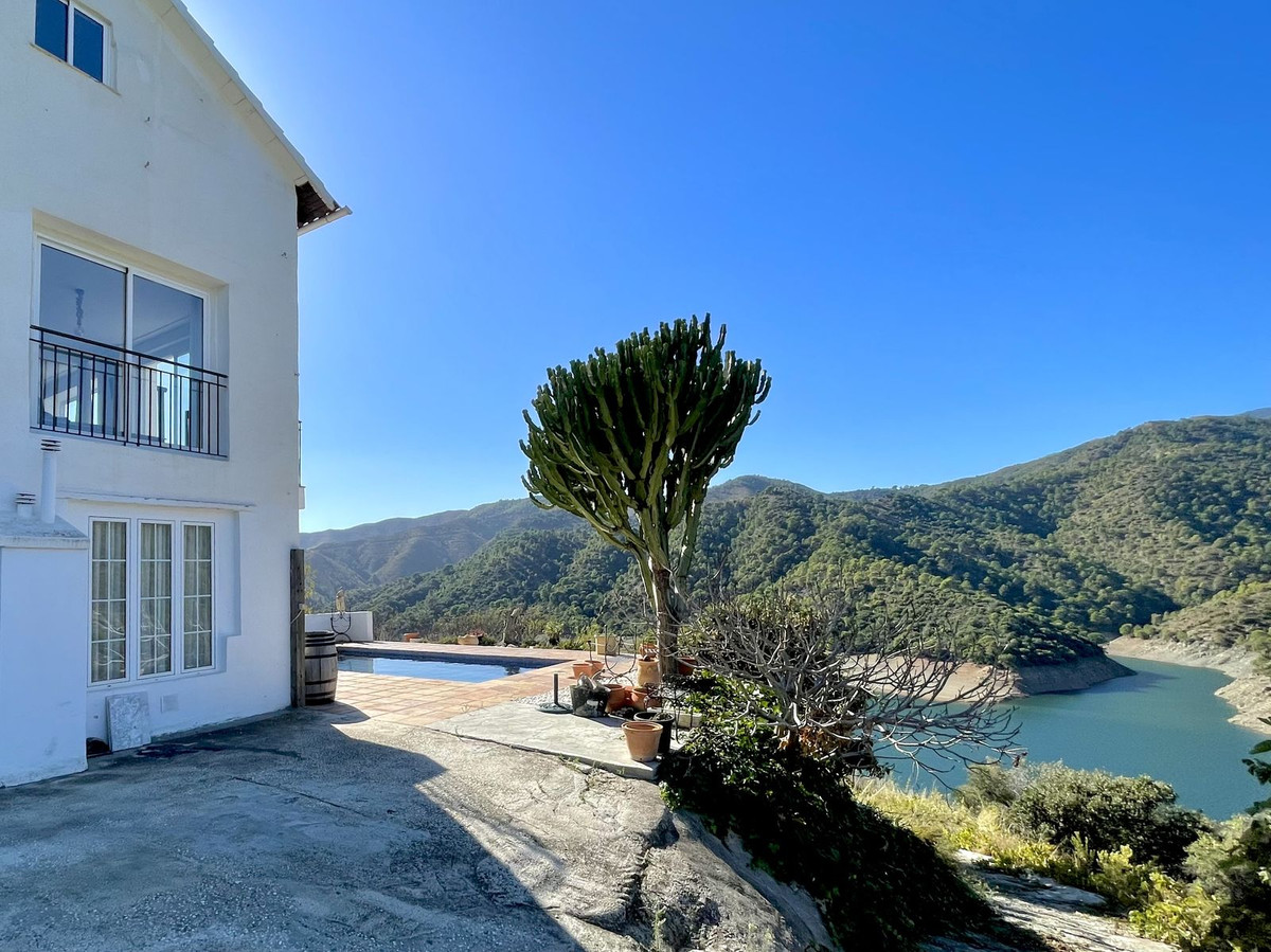 3 Bed Townhouse for sale in Istán Costa Del Sol, Málaga, Spain