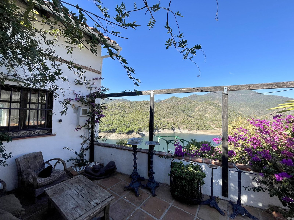 3 Bed Townhouse for sale in Istán Costa Del Sol, Málaga, Spain