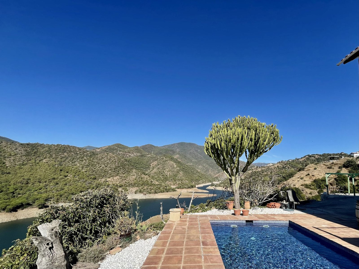 3 Bed Townhouse for sale in Istán Costa Del Sol, Málaga, Spain