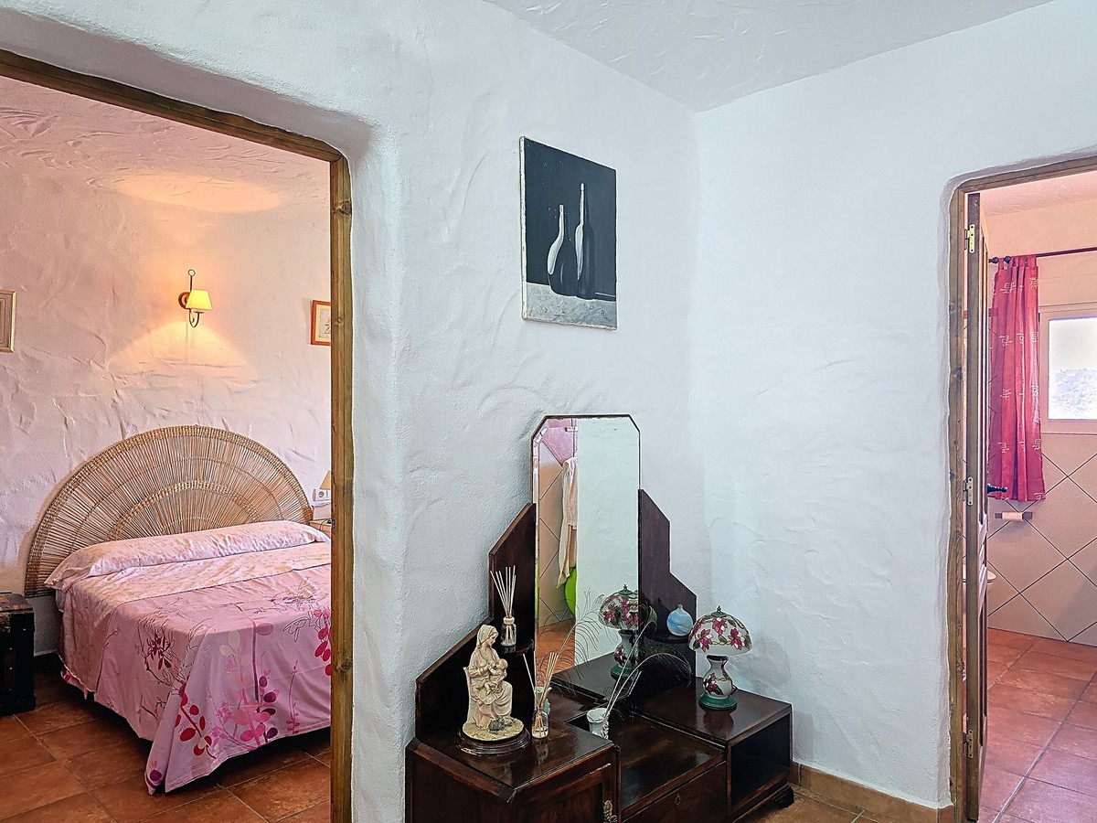 2 Bed Townhouse for sale in Frigiliana Costa Del Sol East, Málaga, Spain
