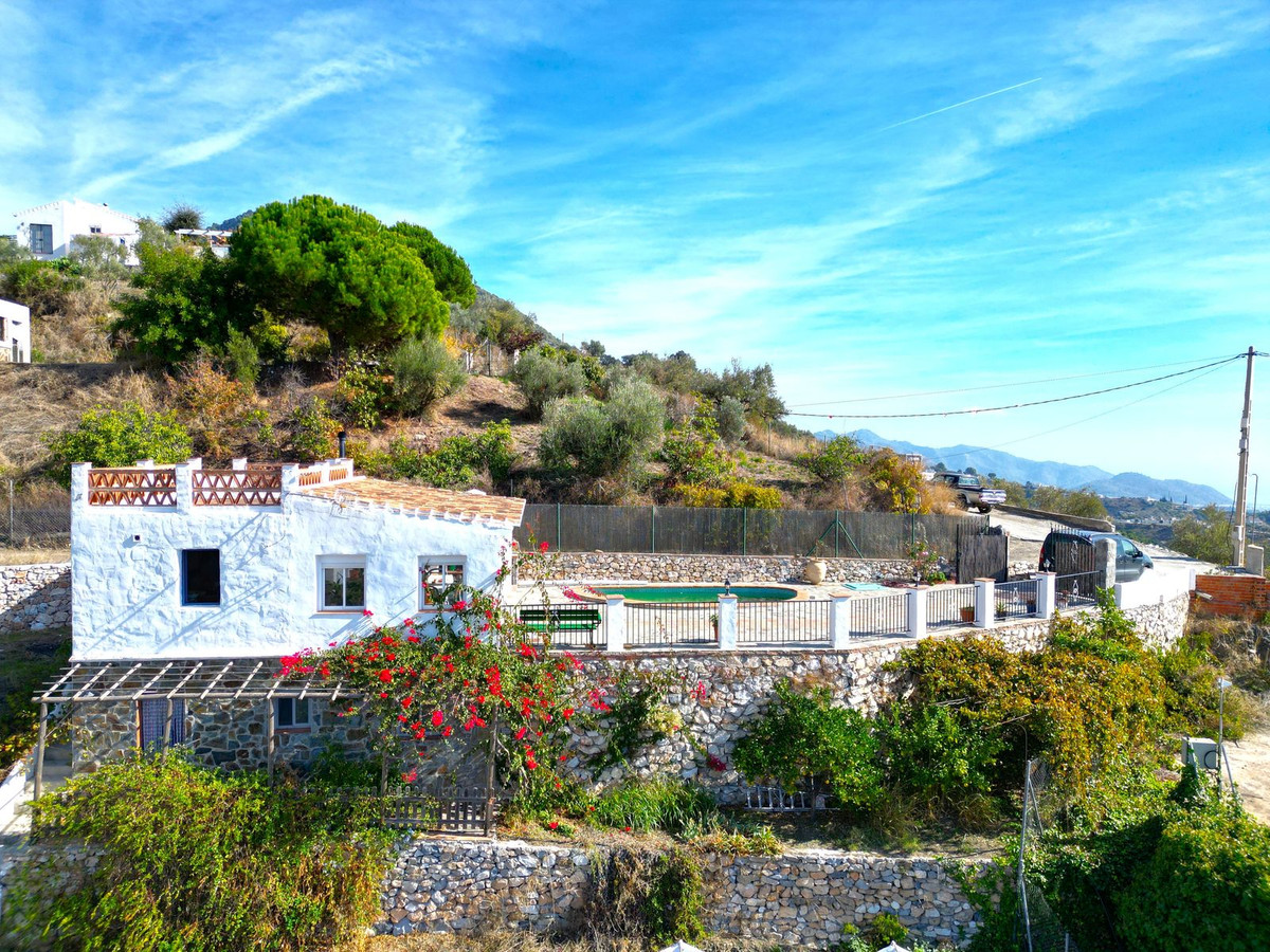 2 Bed Townhouse for sale in Frigiliana Costa Del Sol East, Málaga, Spain
