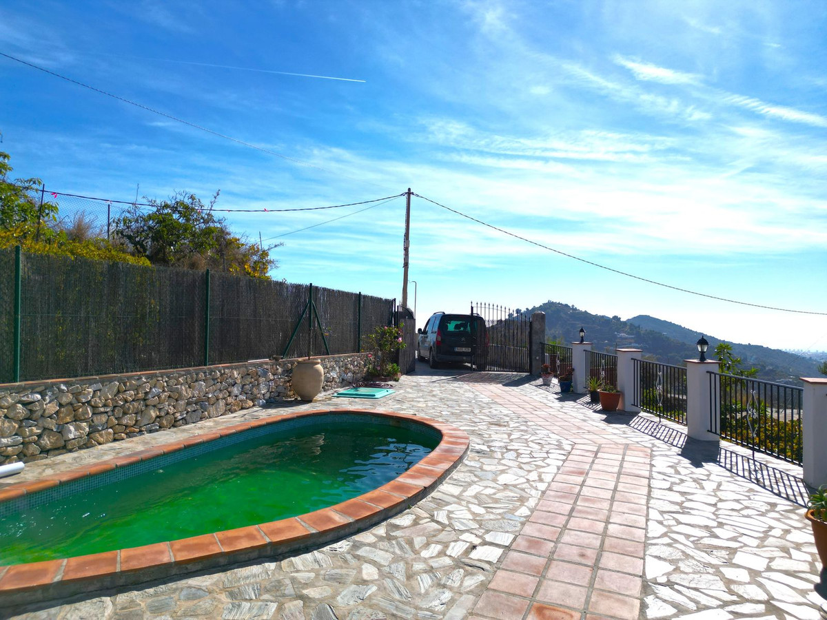 2 Bed Townhouse for sale in Frigiliana Costa Del Sol East, Málaga, Spain