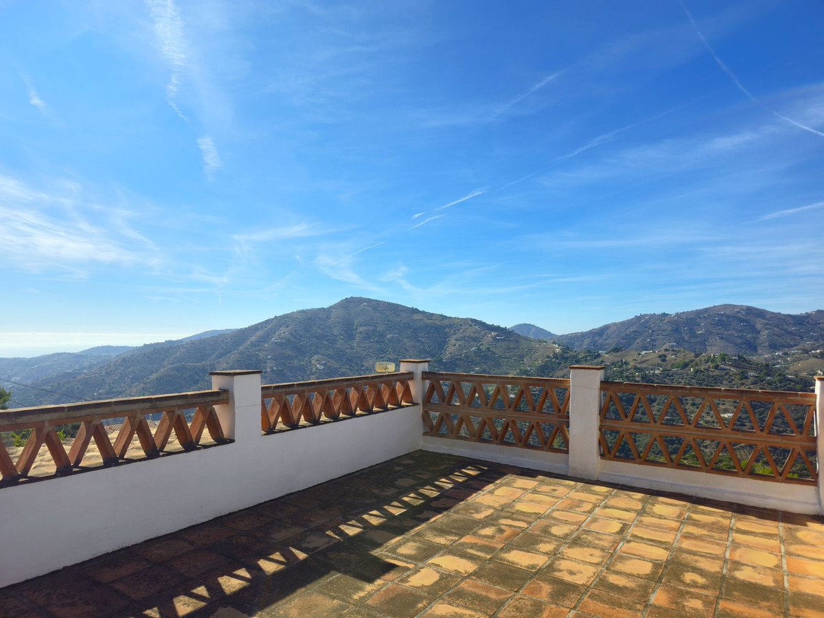 2 Bed Townhouse for sale in Frigiliana Costa Del Sol East, Málaga, Spain