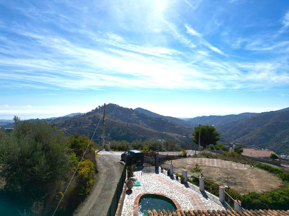 2 Bed Townhouse for sale in Frigiliana Costa Del Sol East, Málaga, Spain