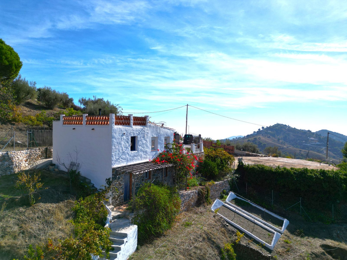 2 Bed Townhouse for sale in Frigiliana Costa Del Sol East, Málaga, Spain