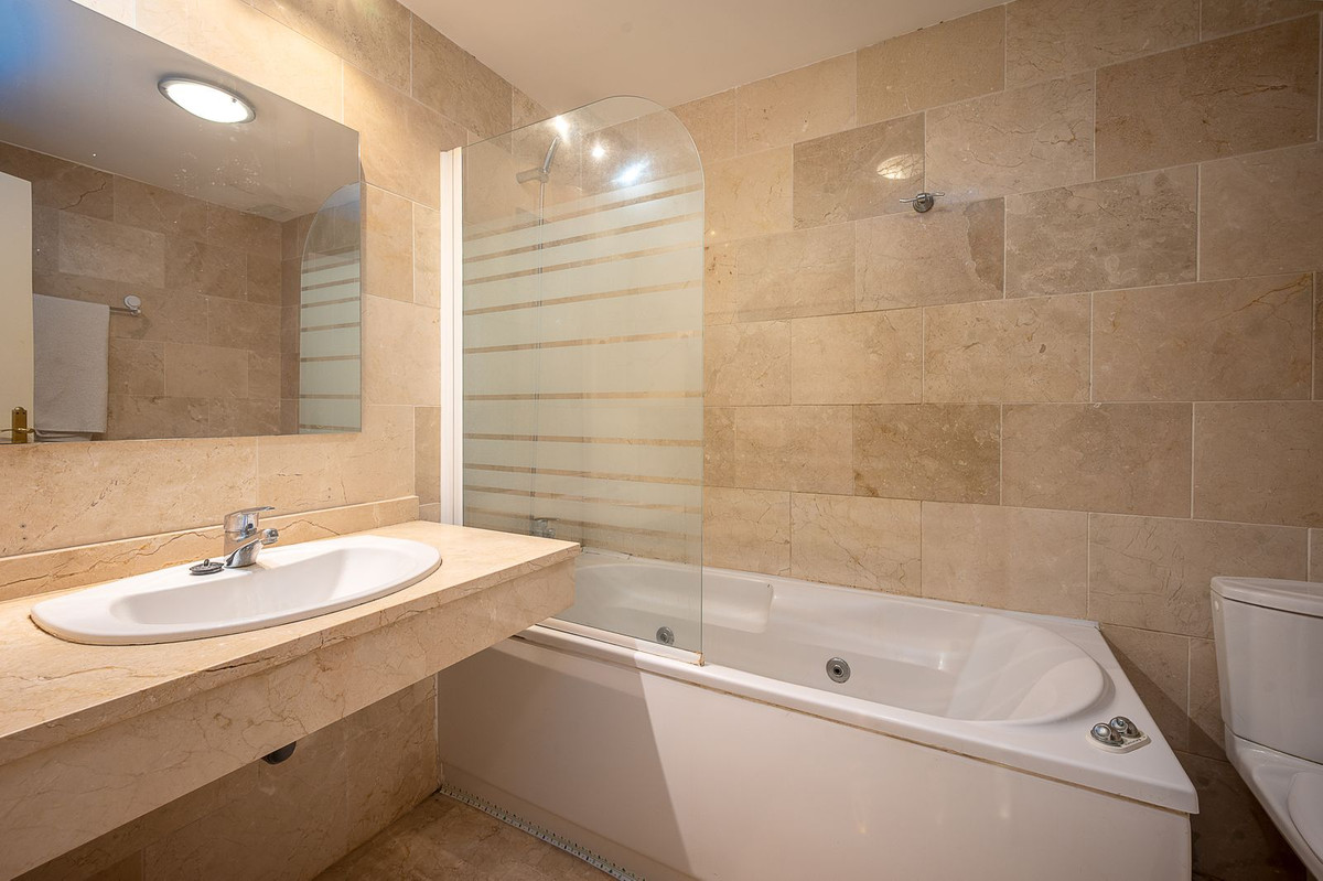 Se vende Apartamento Planta Baja de 3 dormitorios en Costa Del Sol, Málaga, España